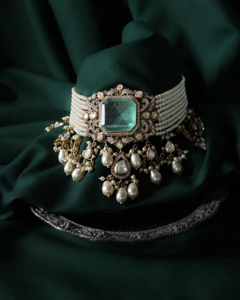 Collar Riviera Esmeraldas Graduadas